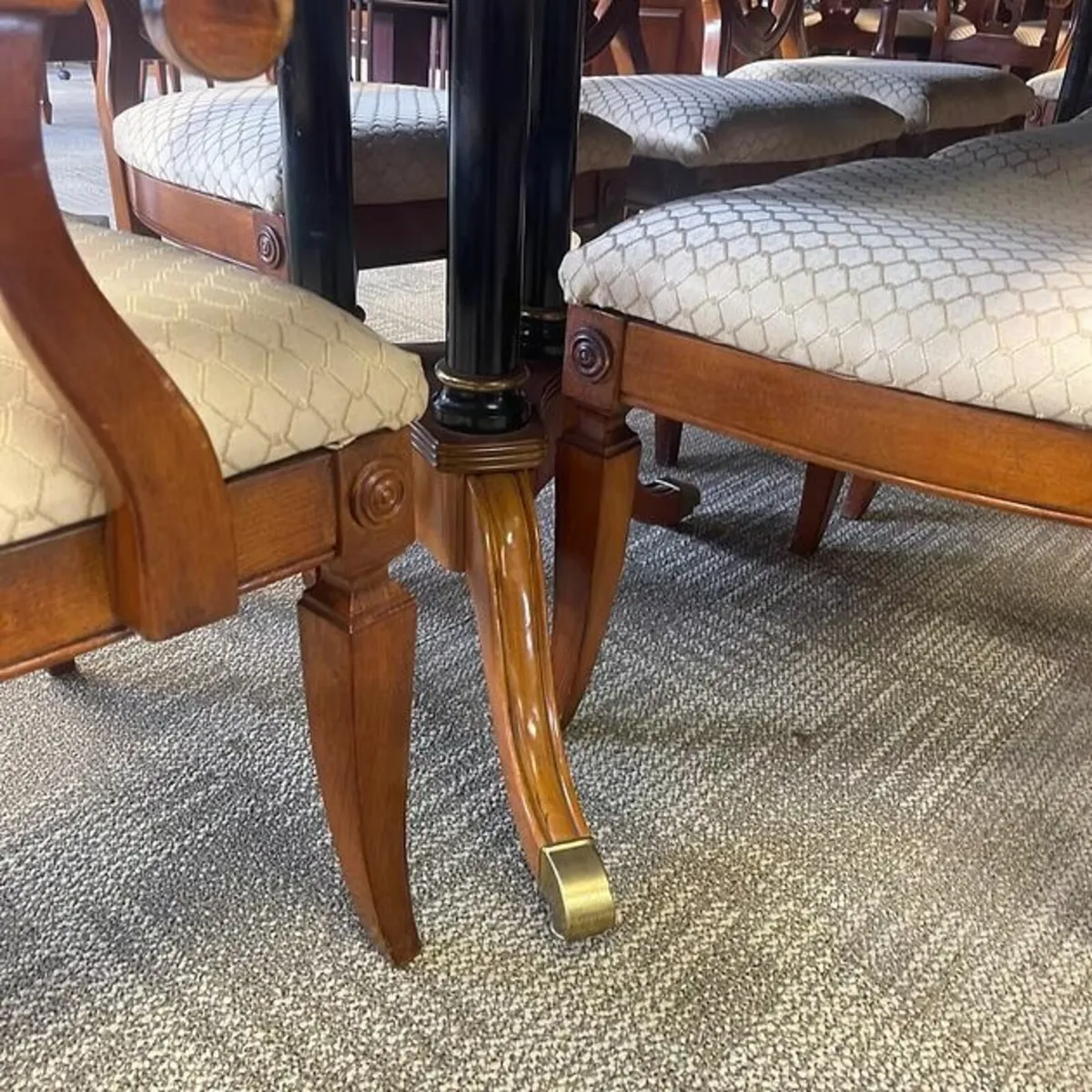 Stunning rosewood inlaid extendable dining table, - Image 3