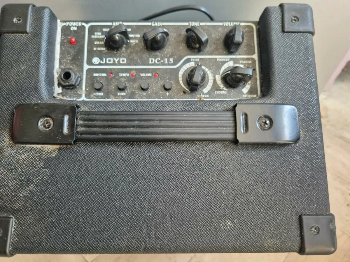Burns Marquee Guitar with Small Amplifier - Image 4