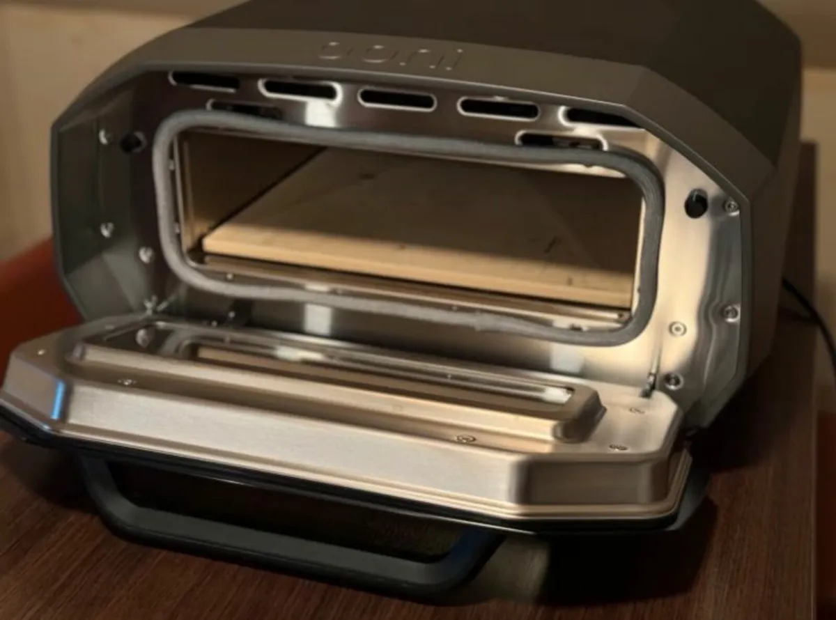 Ooni Volt 12 Pizza Oven - Image 2
