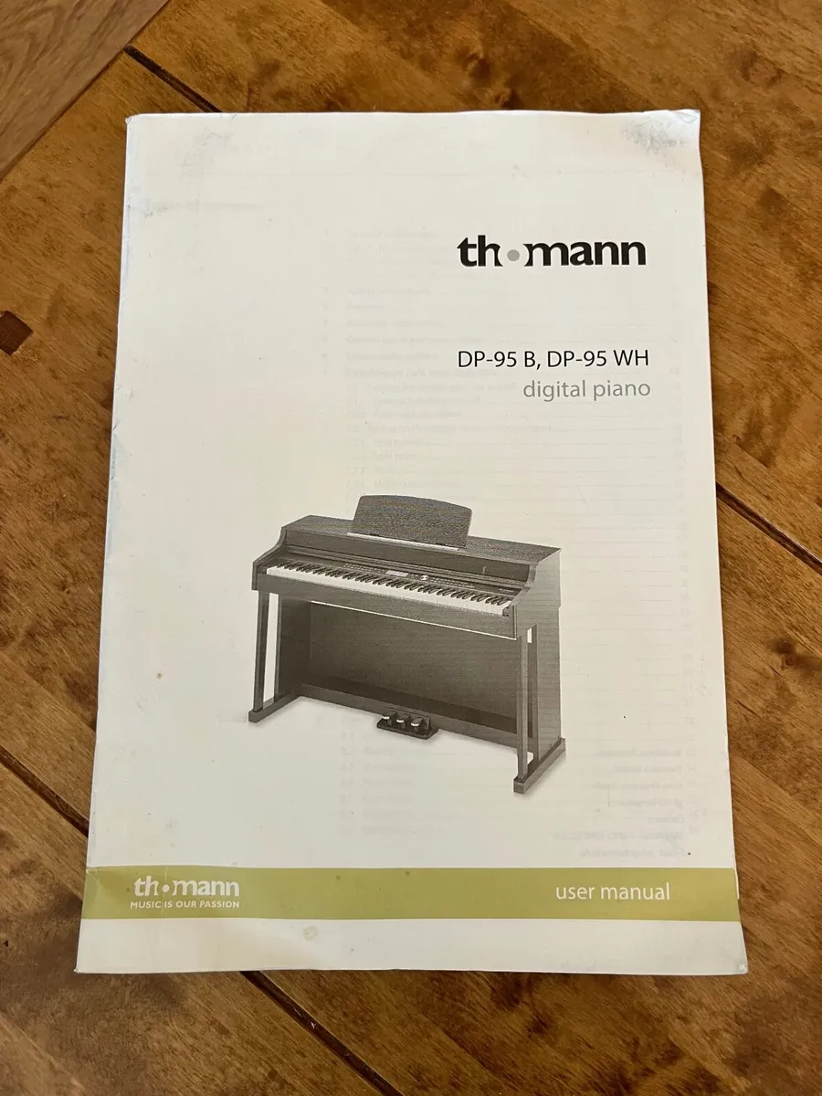 Digital Piano with bench / stool - Image 3