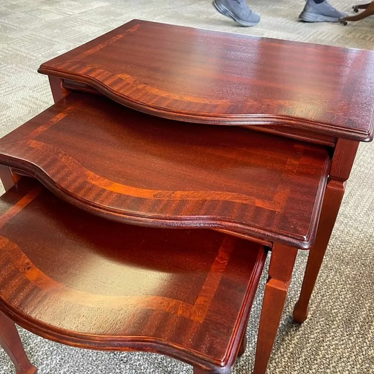 Stunning inlaid crossband mahogany nest of three t - Image 2