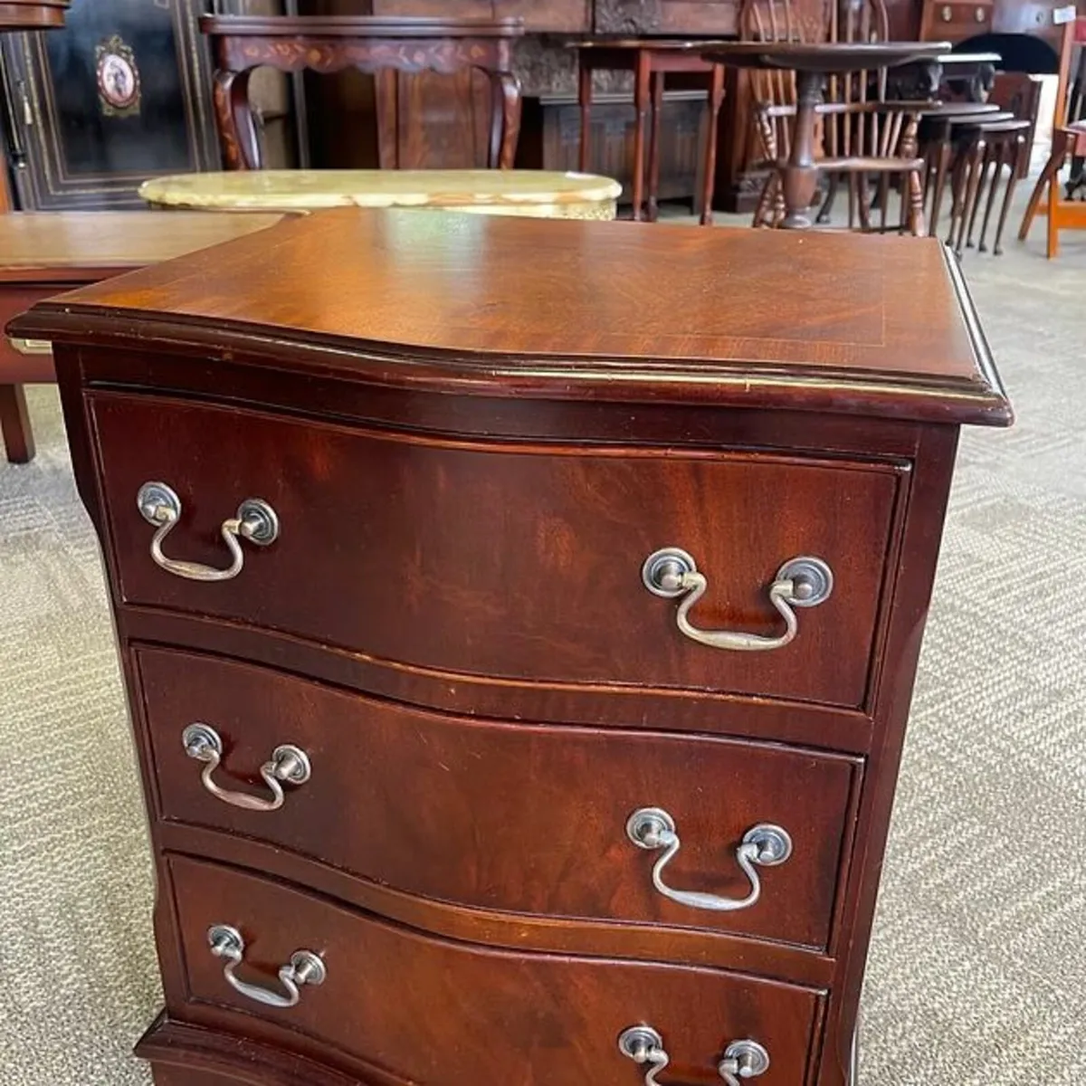Stunning mahogany chest of three drawers. Refurbis - Image 3
