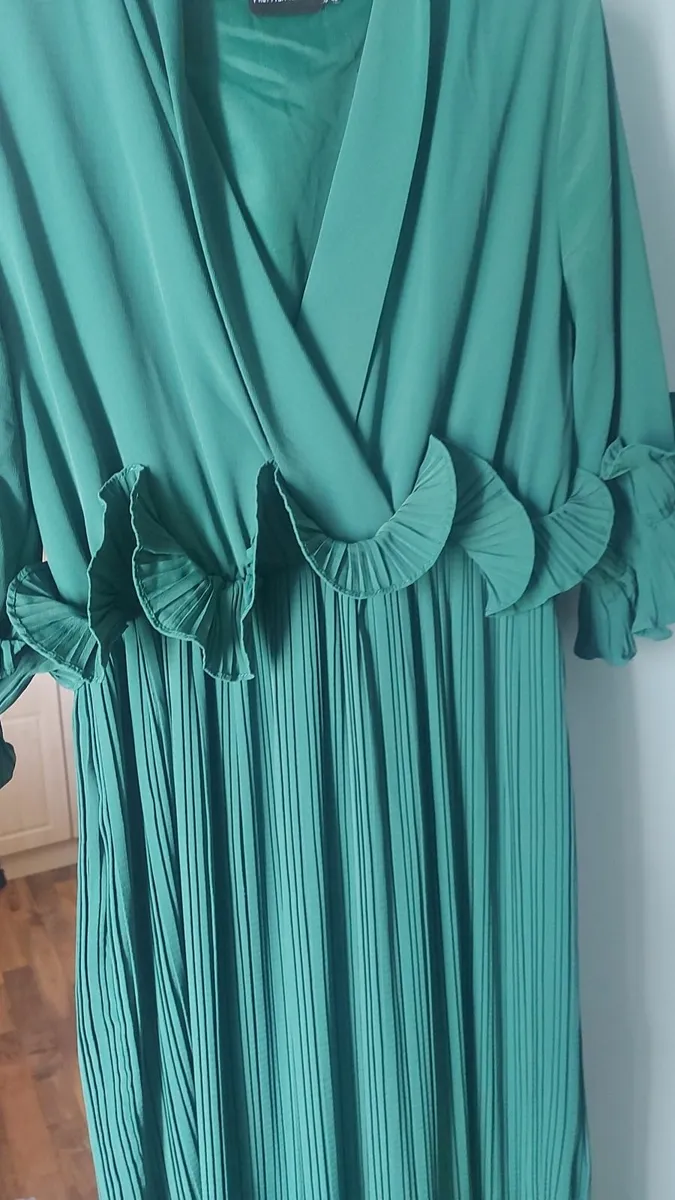 Beautiful Dress - Image 2
