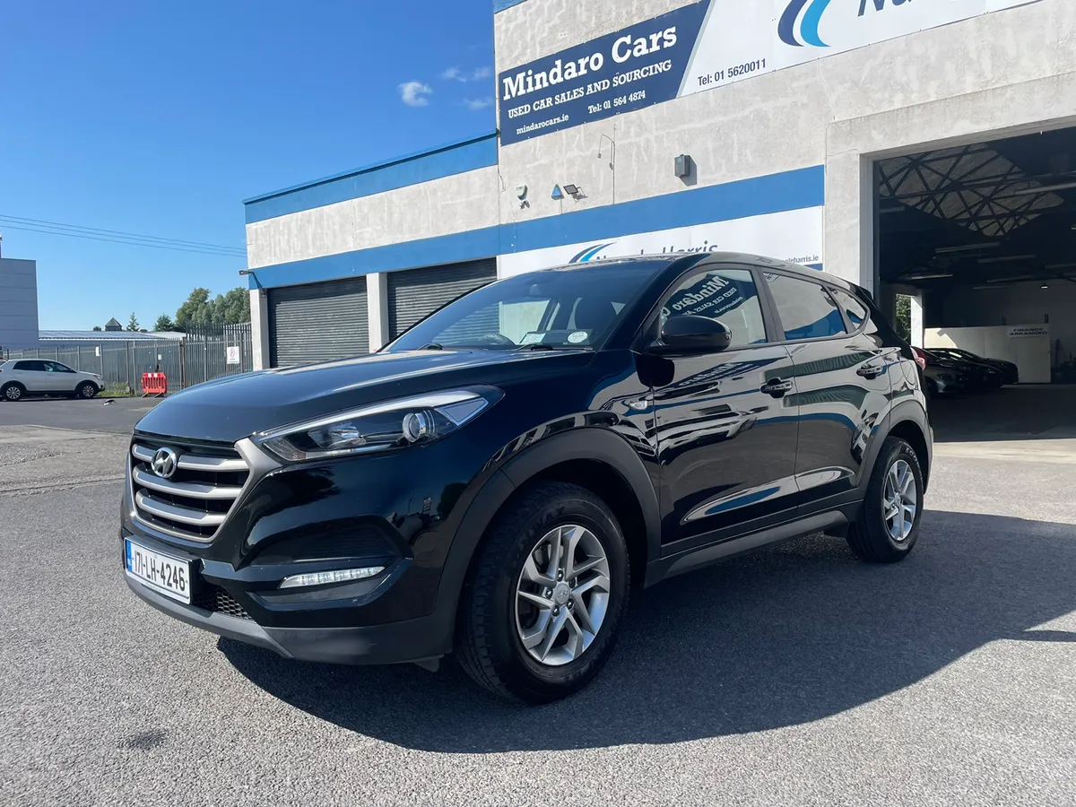 Hyundai Tucson 2017//LOW MILEAGE - Image 2