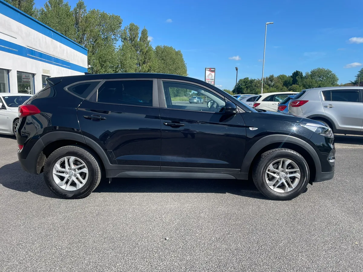Hyundai Tucson 2017//LOW MILEAGE - Image 4