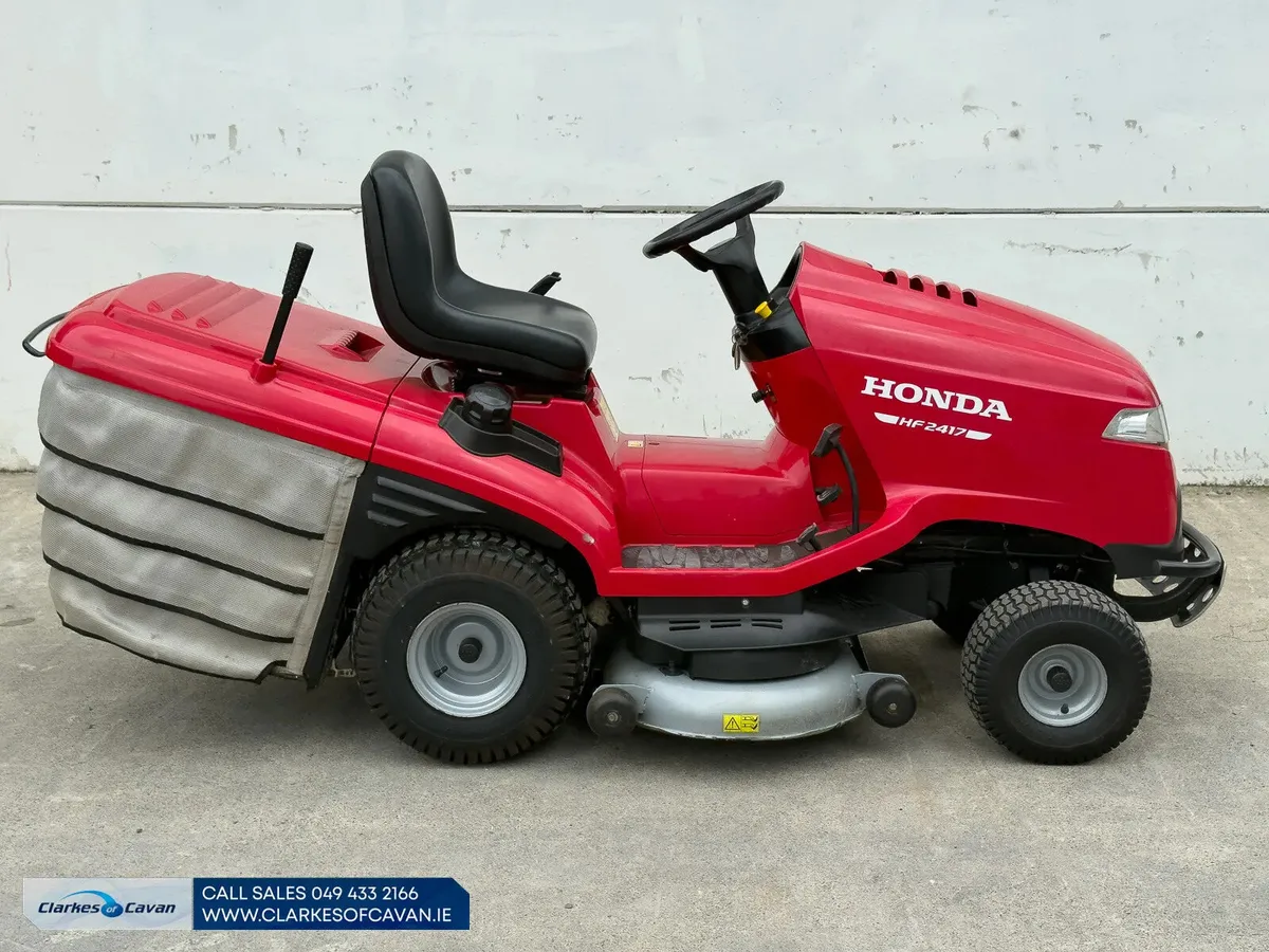 2017 Honda HF2417 ride-on lawnmower - Image 3