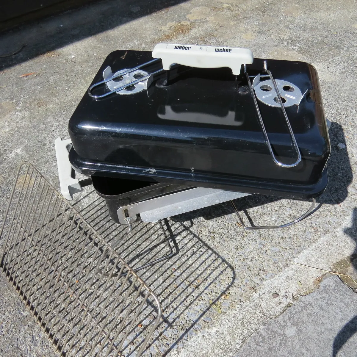 Weber portable  BBQ - Image 3