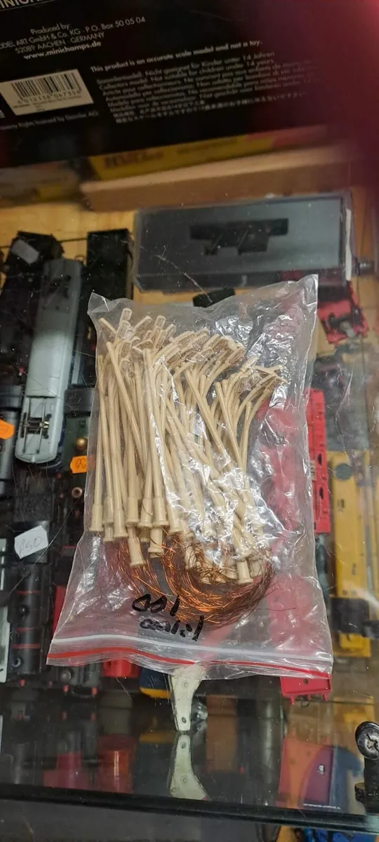 Hornby Lima OO Gauge Street Lights - Image 1