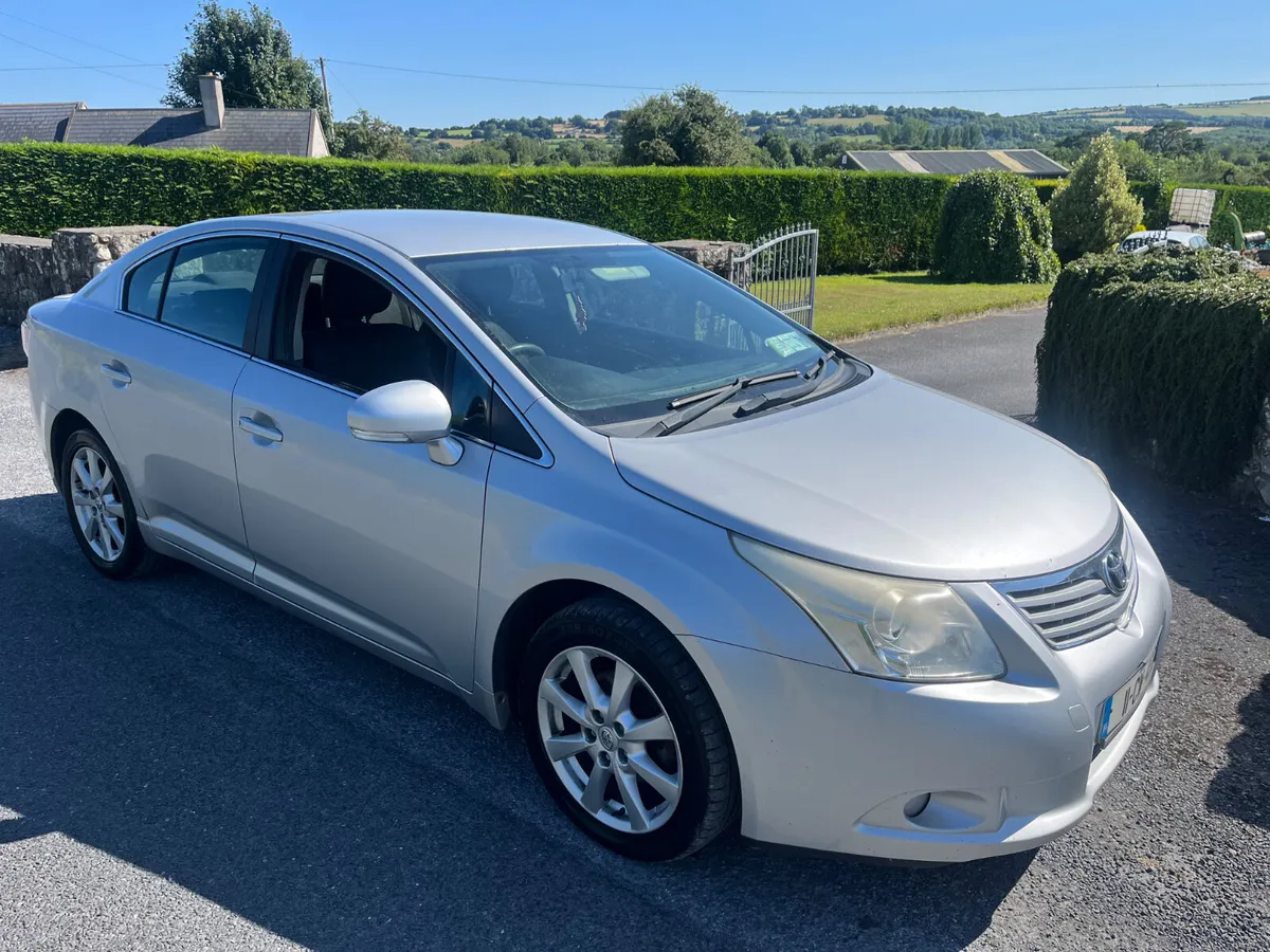 Toyota Avensis 2011 - Image 1
