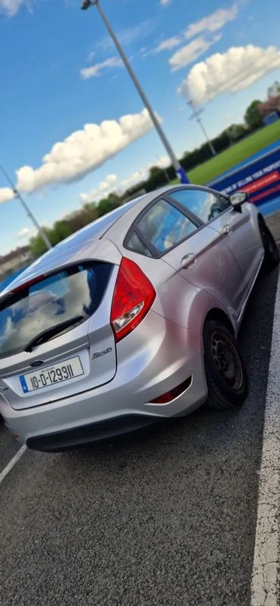 2010 Ford Fiesta - Image 1