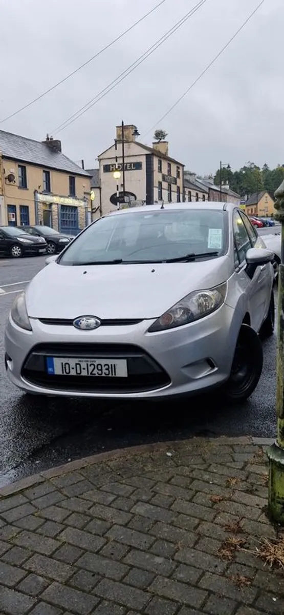 2010 Ford Fiesta - Image 2
