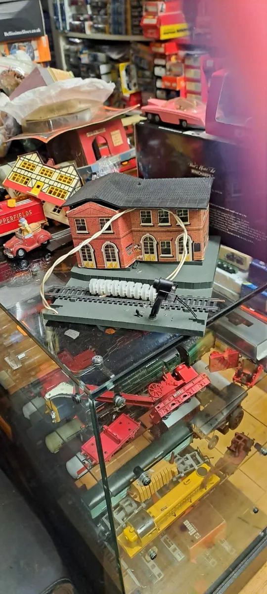 Hornby Lima OO Gauge Train Station - Image 1