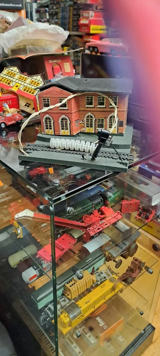 Hornby Lima OO Gauge Train Station - Image 2