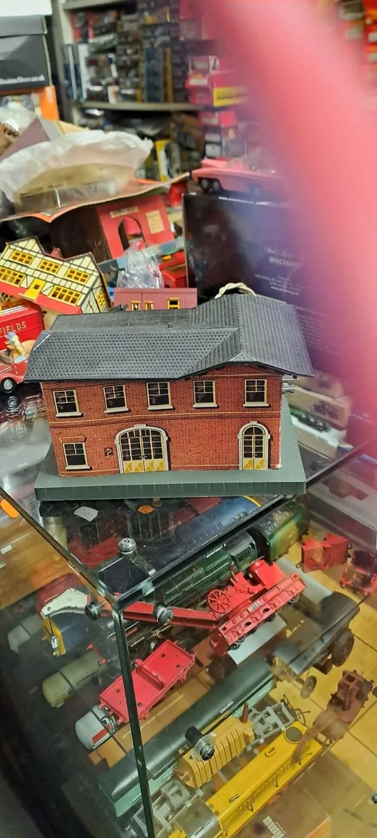 Hornby Lima OO Gauge Train Station - Image 3