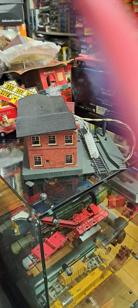 Hornby Lima OO Gauge Train Station - Image 4