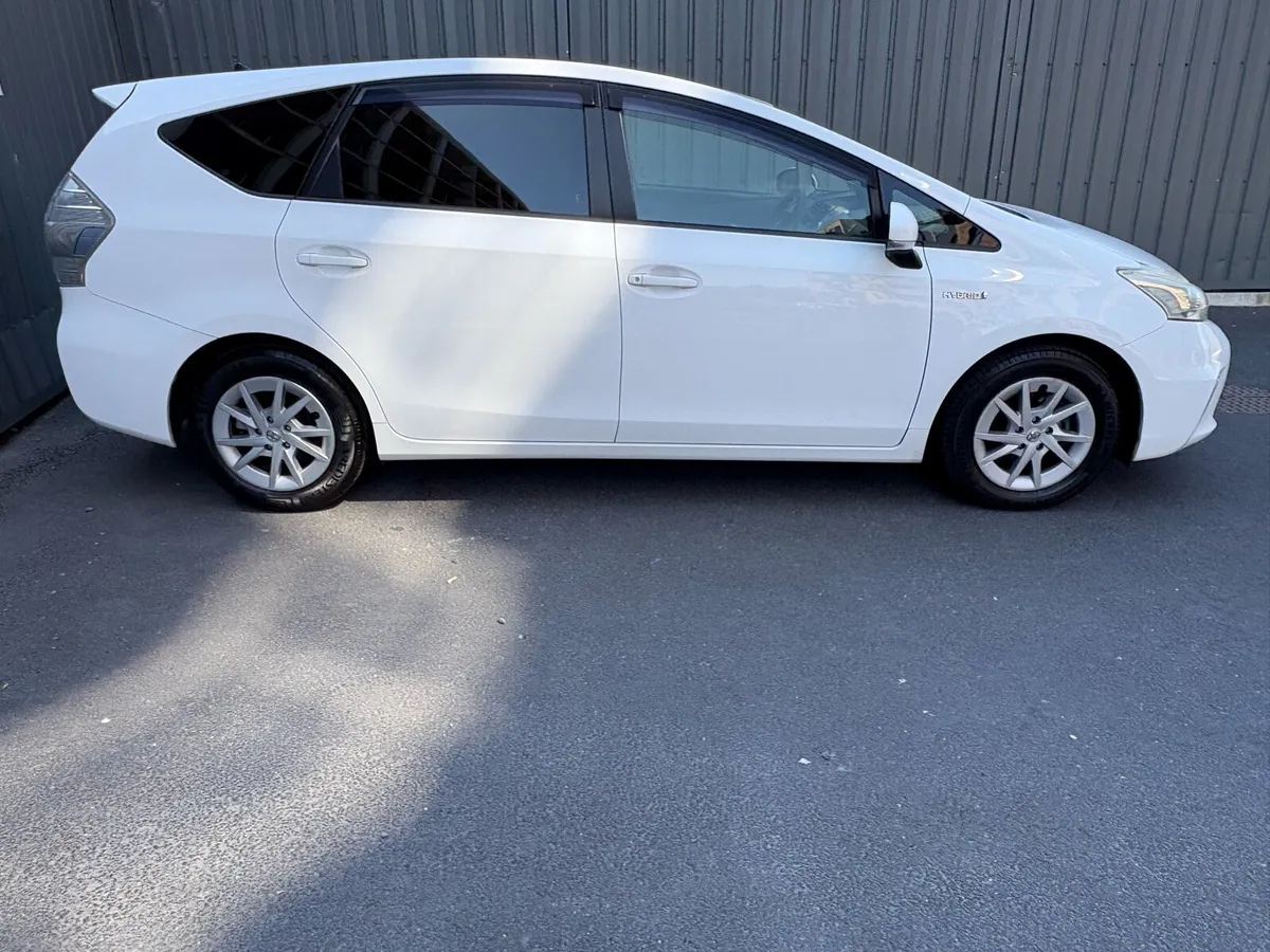 Toyota Prius Alpha 7 seats /New NCT - Image 3