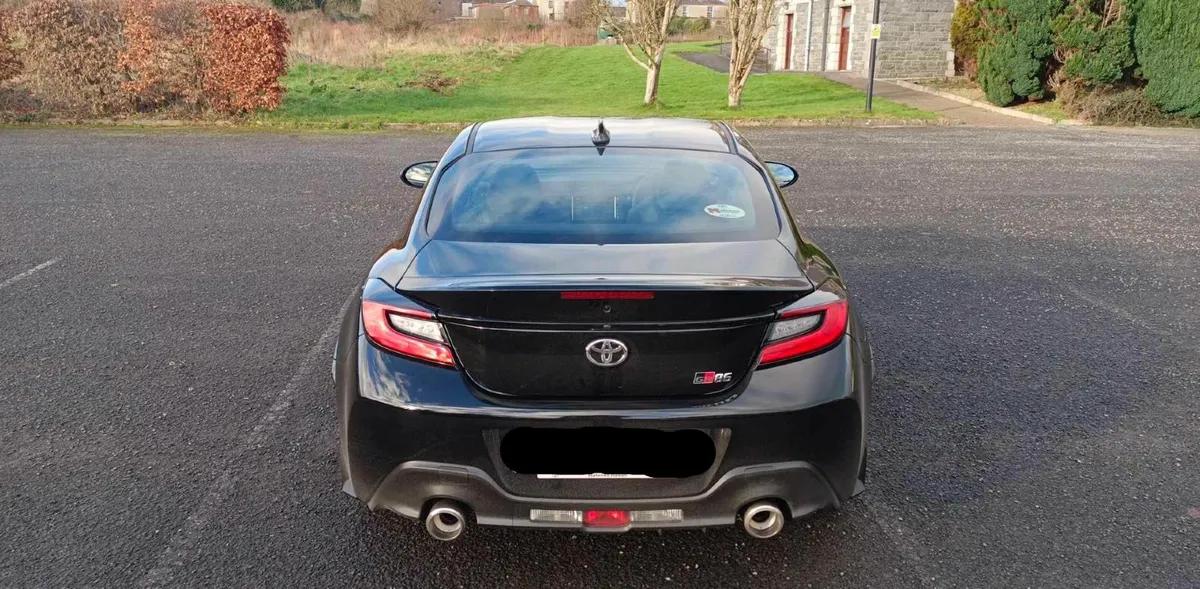 Toyota GR86 2024, manual transmission - Image 2