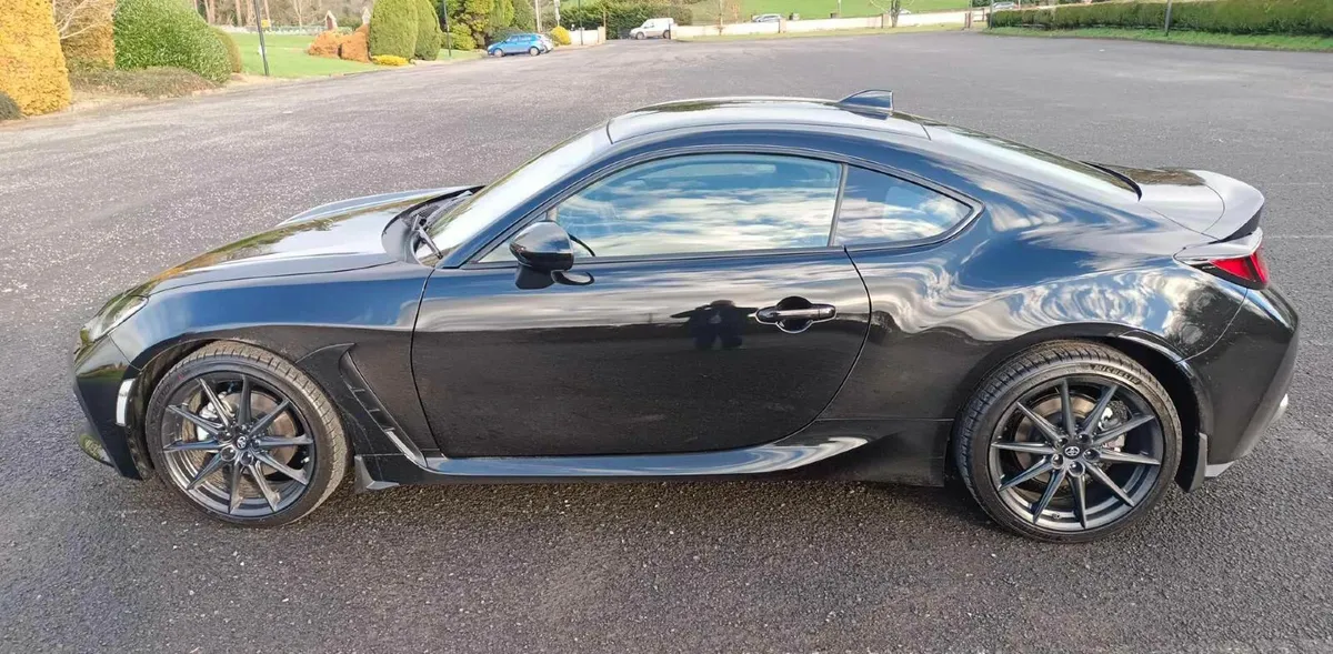 Toyota GR86 2024, manual transmission - Image 4