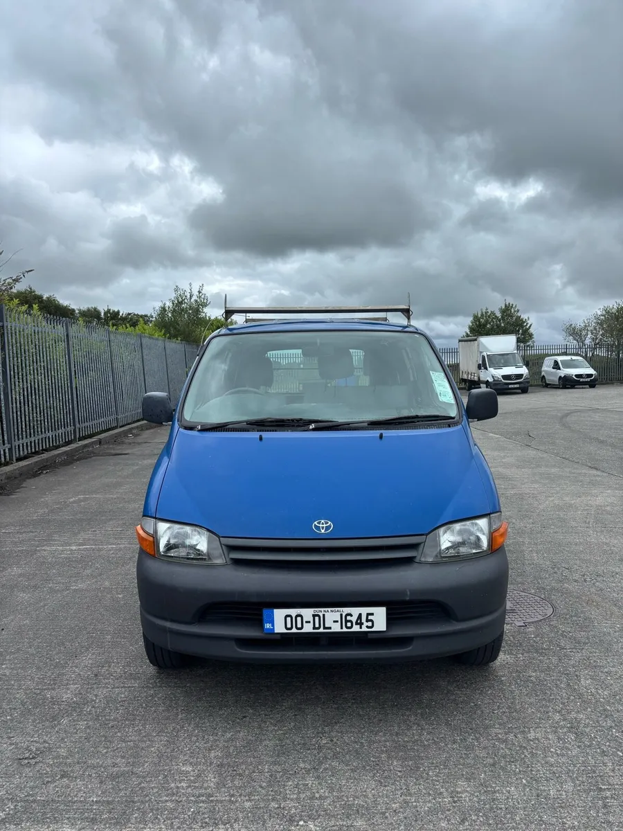 2000 Toyota hiace lwb 2.4 diesel - Image 1