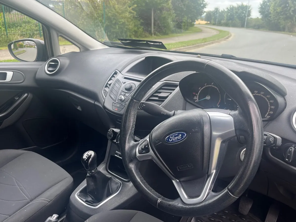 Ford Fiesta 2013 - Image 2
