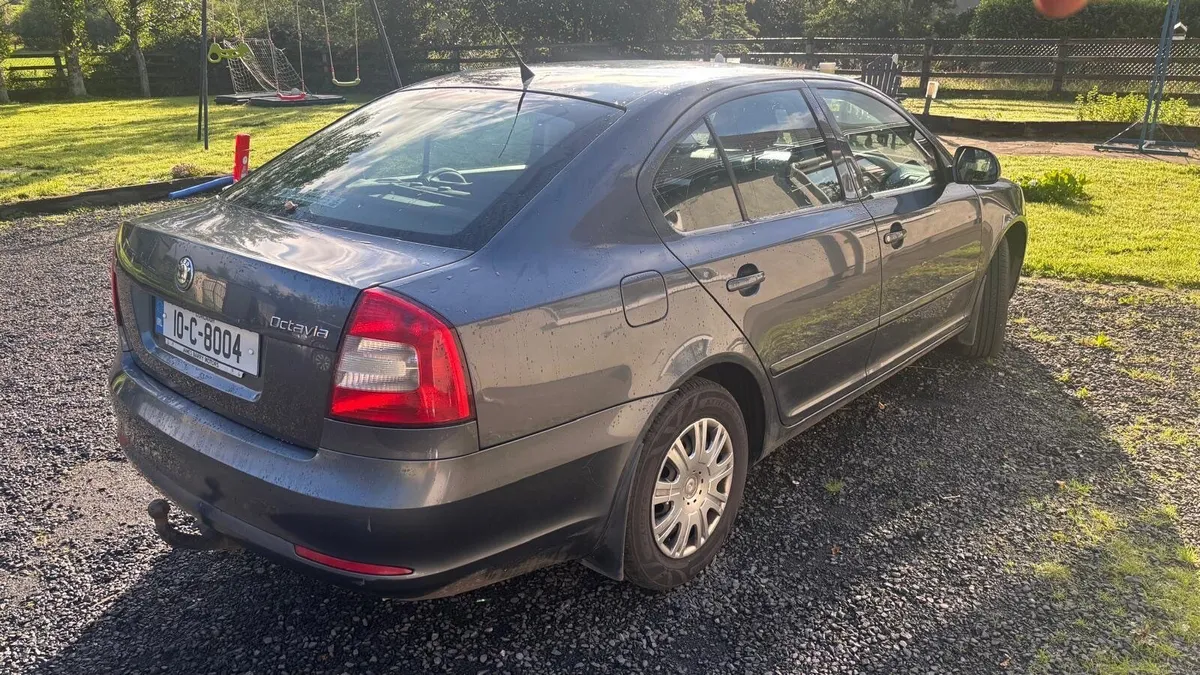 Skoda Octavia 2010 - Image 2