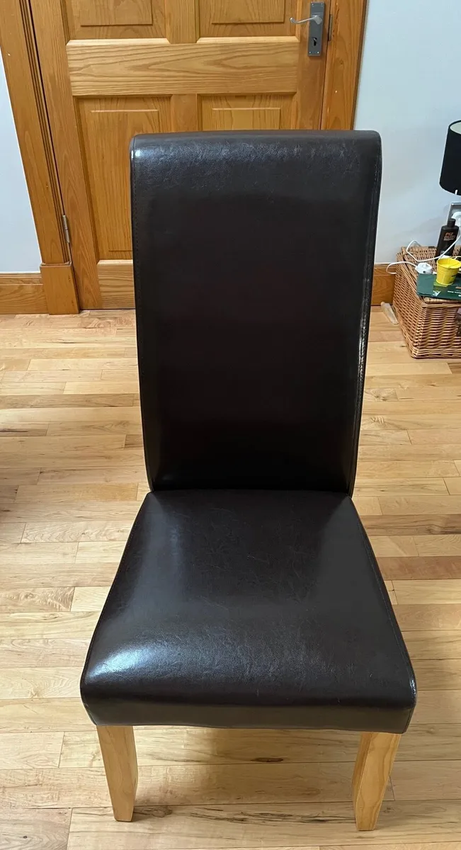 Glass dining room table and 6 x chairs - Image 1