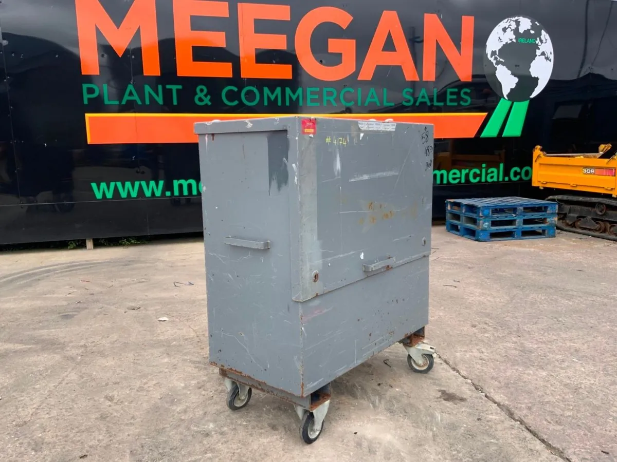 SECURE SITE STORAGE CHEST / TOOL SAFE...4174. - Image 1