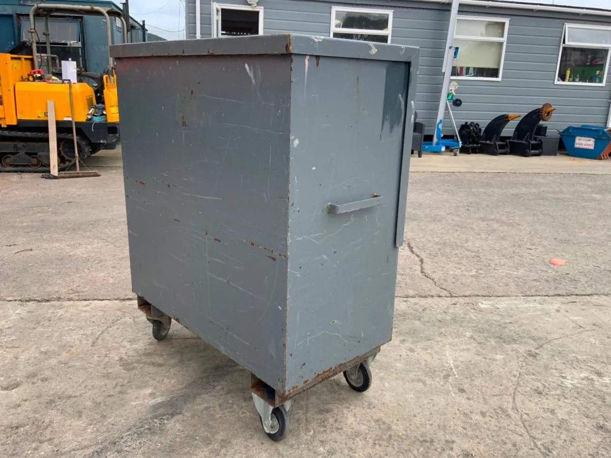 SECURE SITE STORAGE CHEST / TOOL SAFE...4174. - Image 4