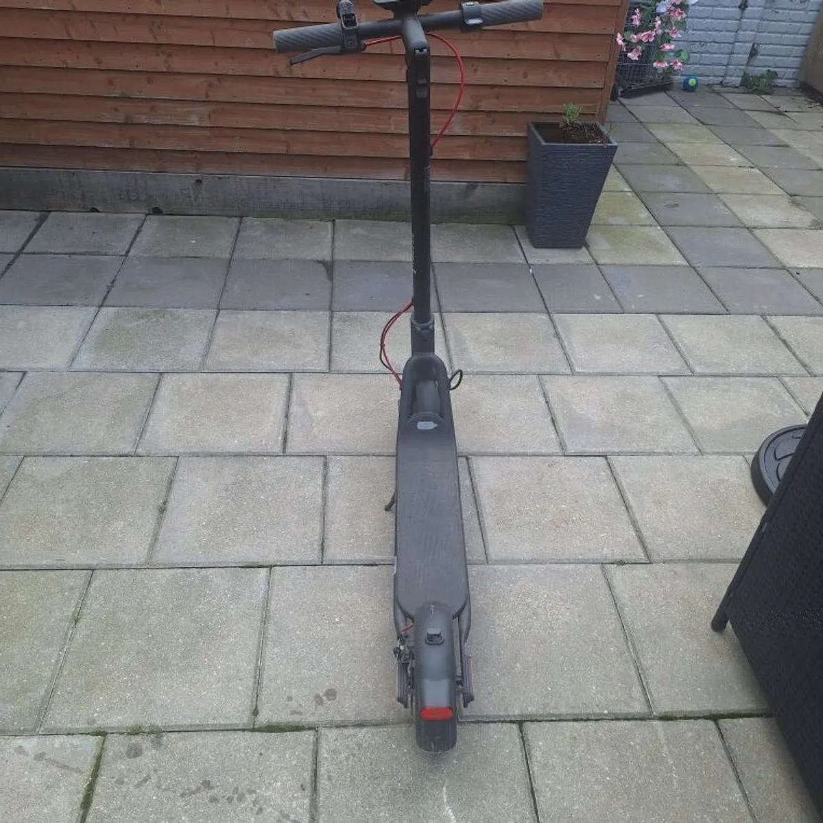 Navee v40i pro electric scooter - Image 2