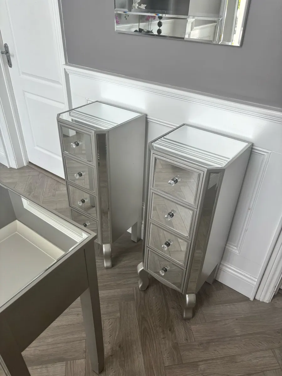 Mirrored tables - Image 4