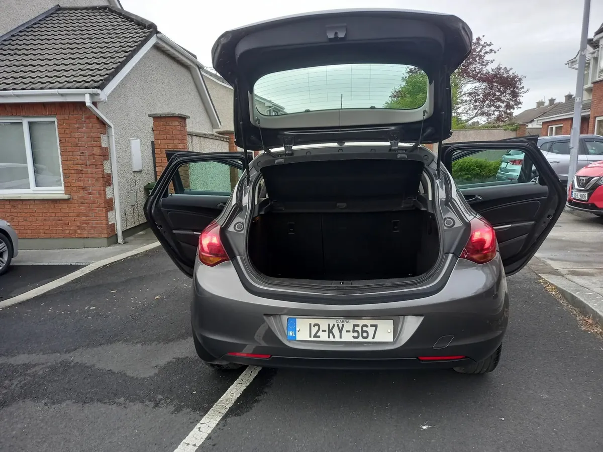 Opel Astra 2012 - Image 4