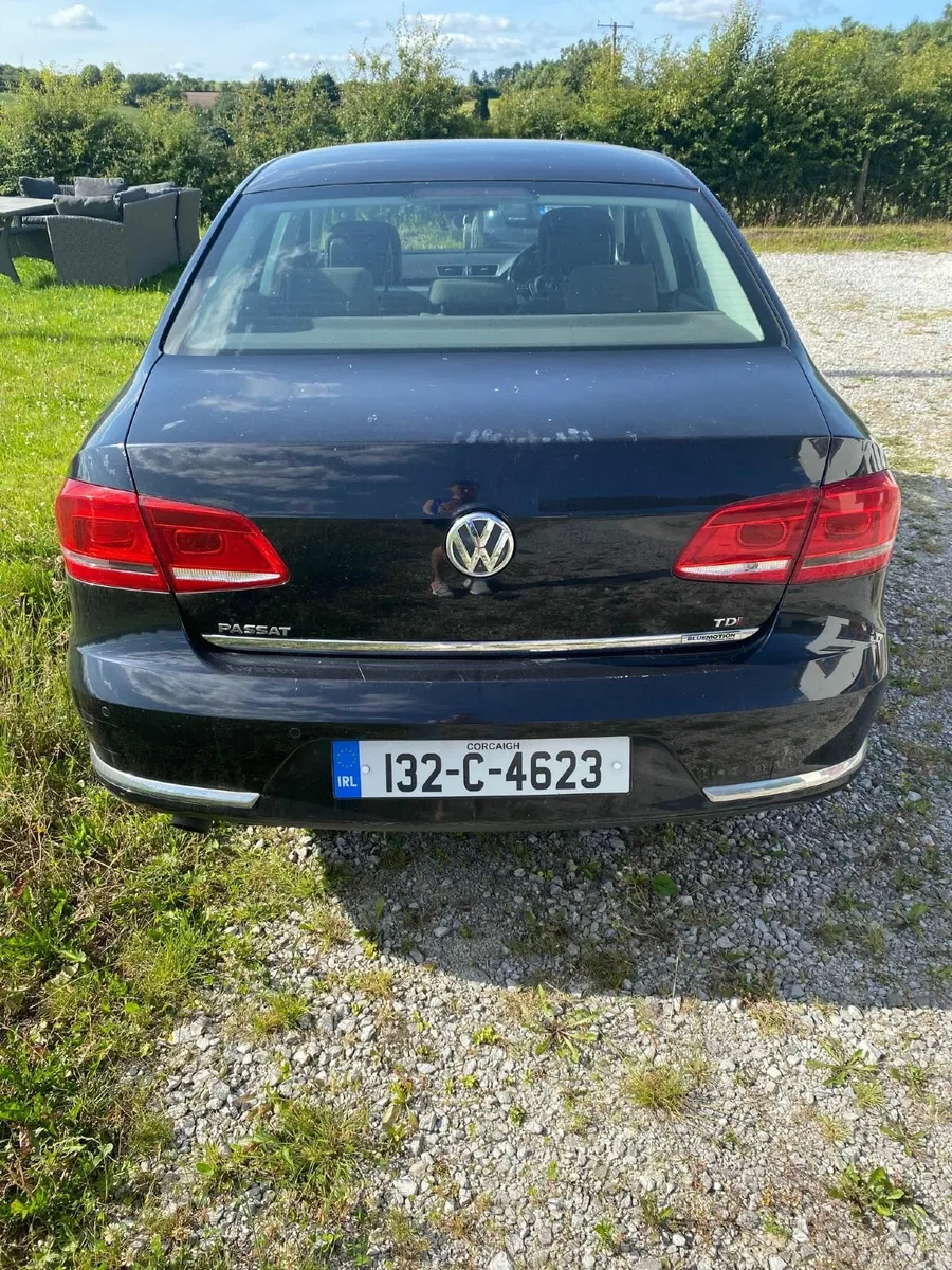 Volkswagen Passat 2013 - Image 2
