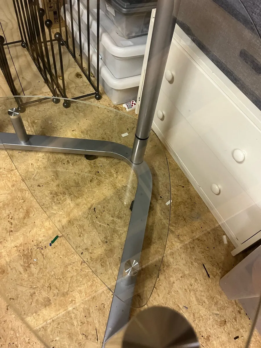 Office table - Image 3