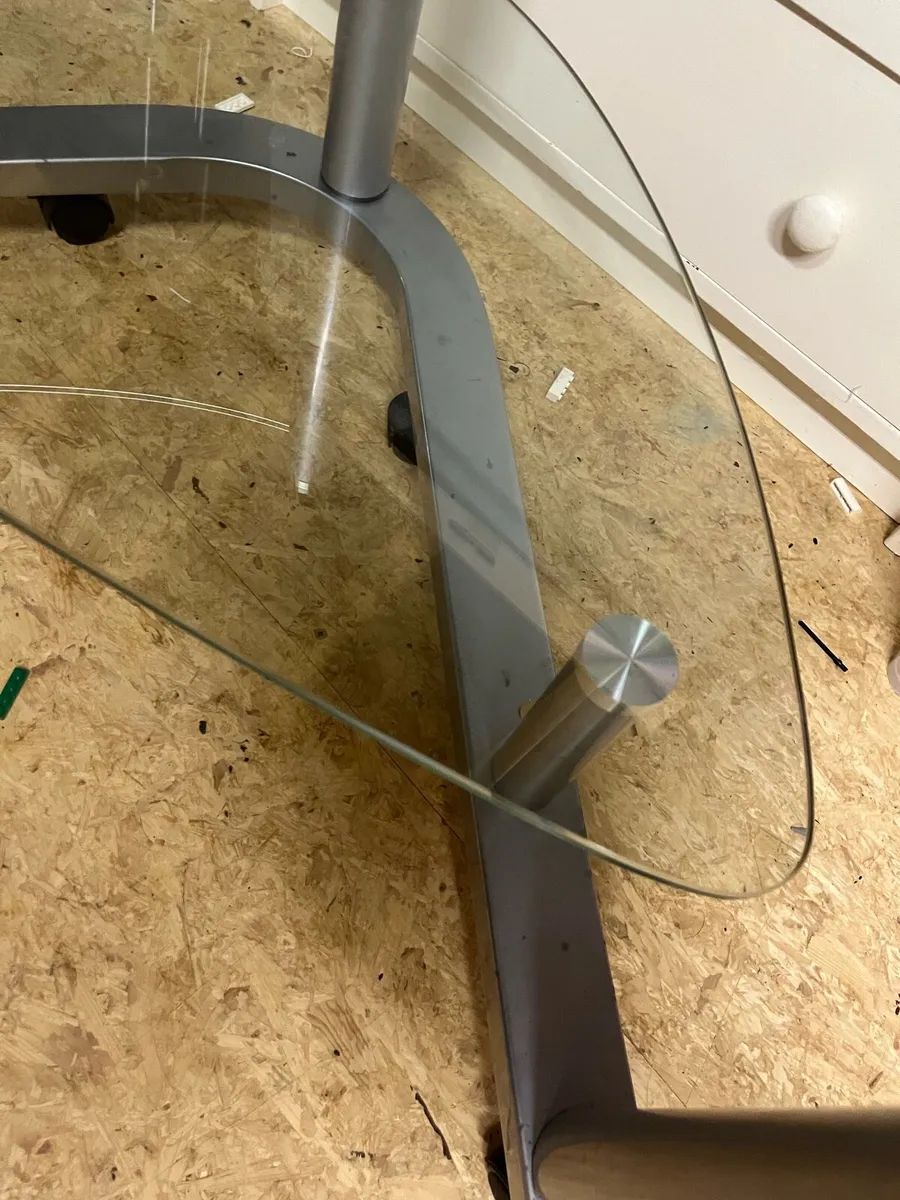 Office table - Image 4