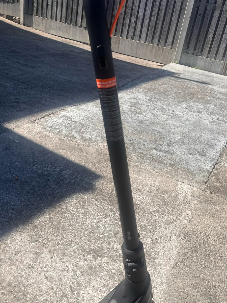 Segway Ninebot E2 PRO Scooter - Image 3