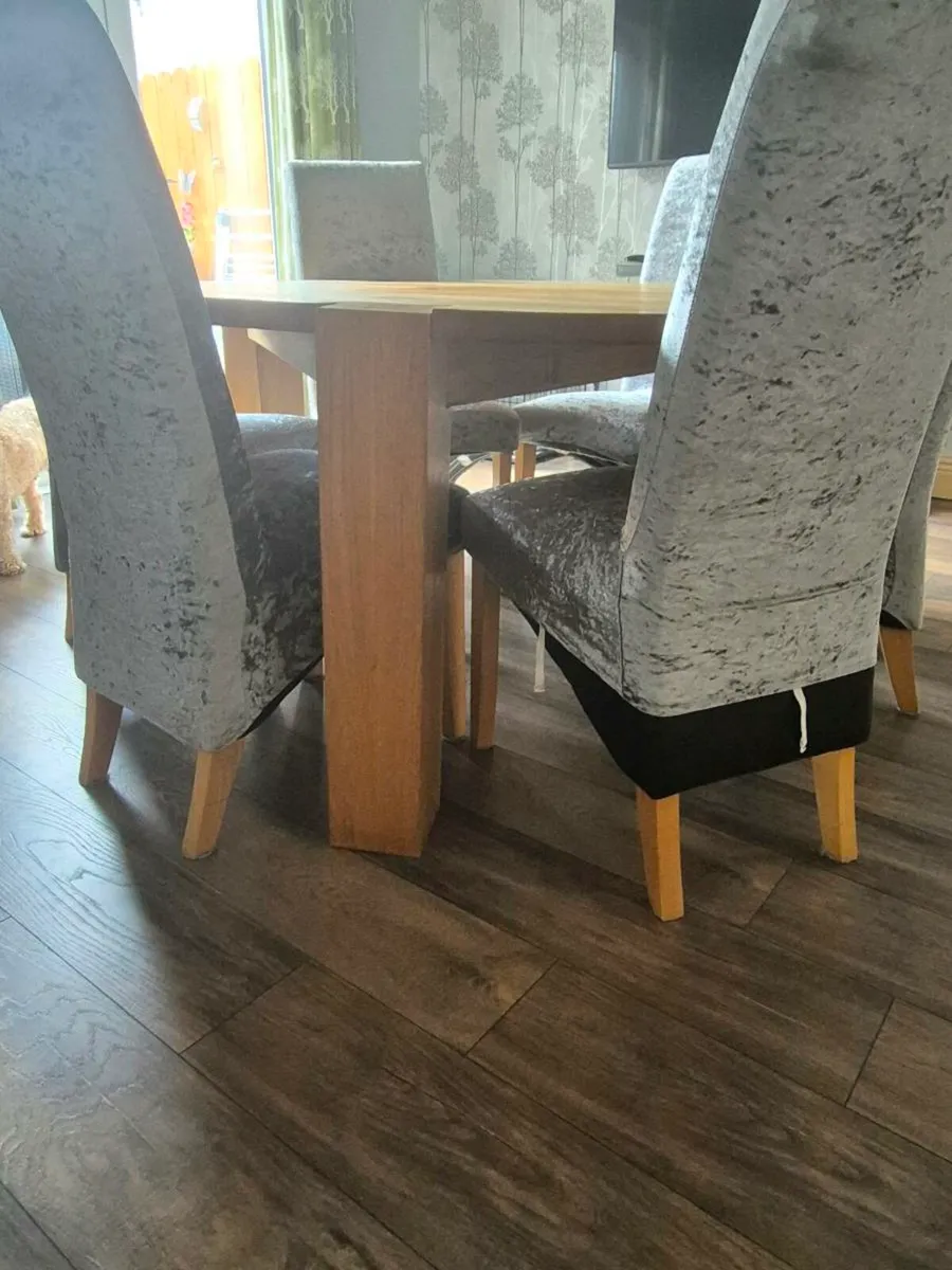 Kitchen Table and Chairs - Image 1