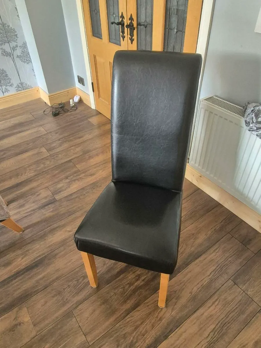 Kitchen Table and Chairs - Image 4