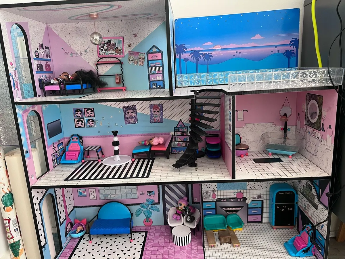 Doll house - Image 1