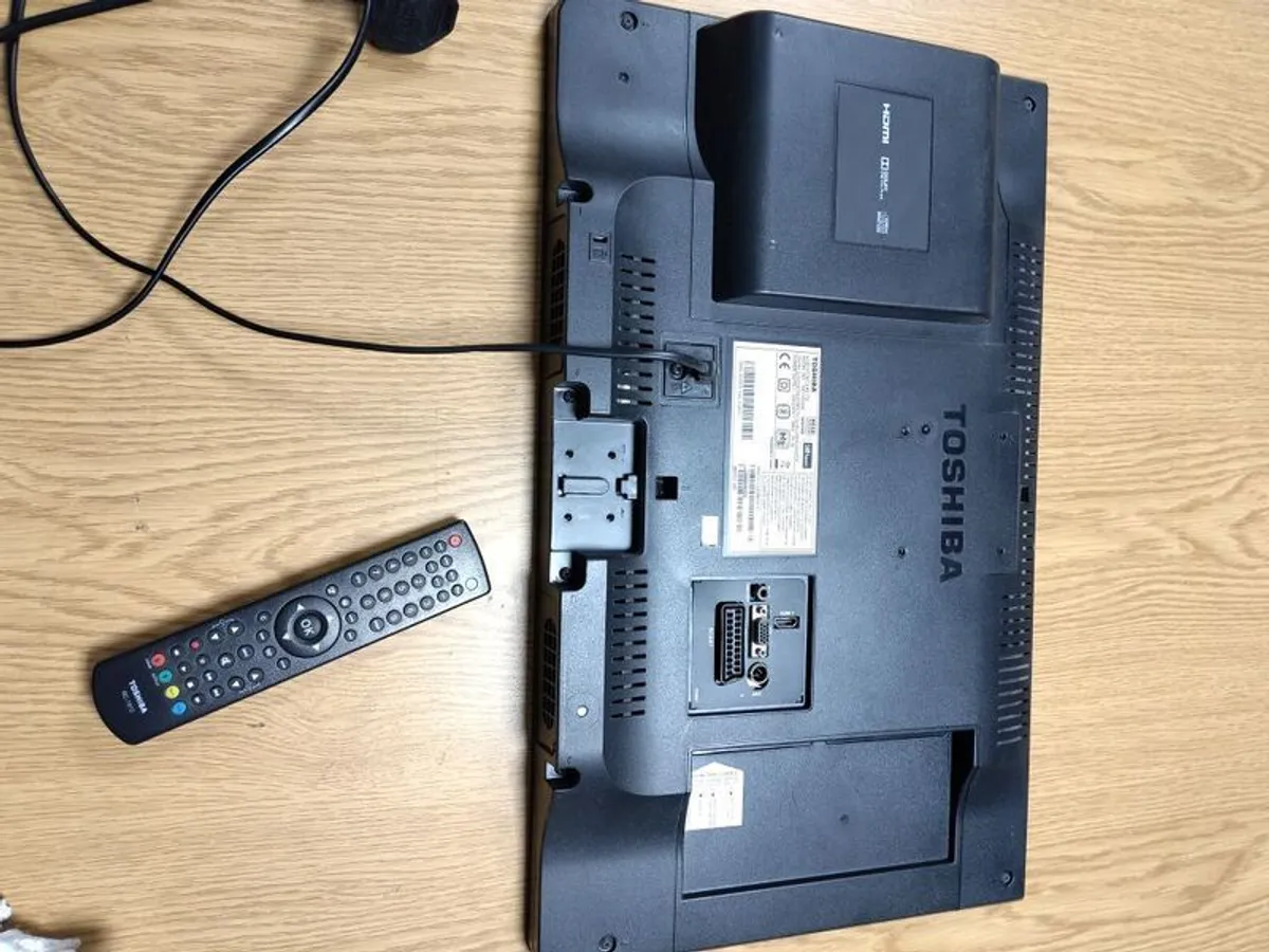 Toshiba 24" TV with built in DVD player - Image 2