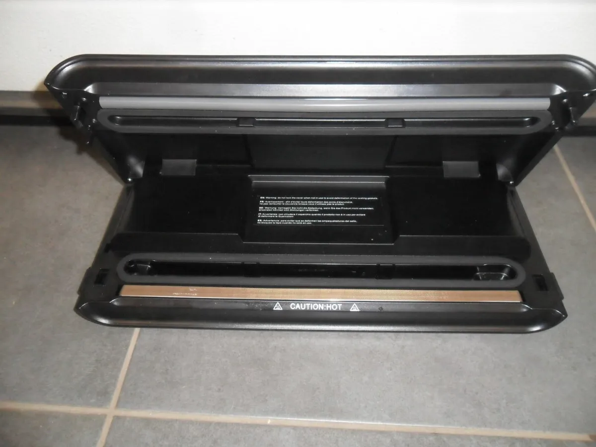 Vacuum Sealer - Image 1