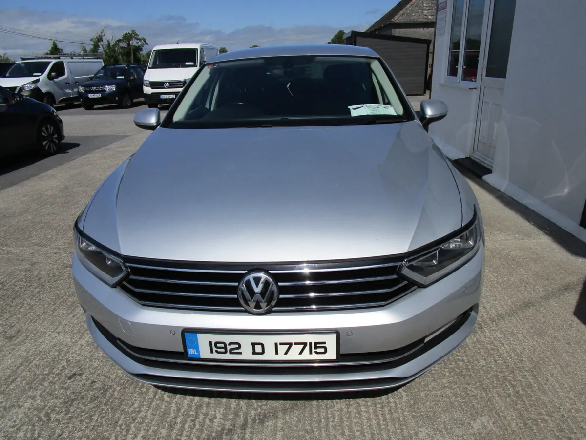 Volkswagen Passat 2019 - Image 2