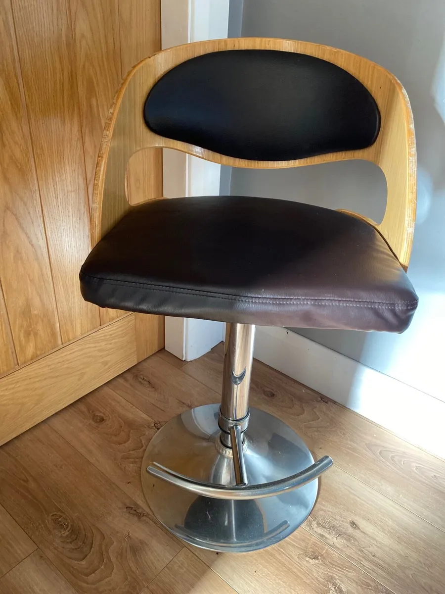 Bar stool for island - Image 1