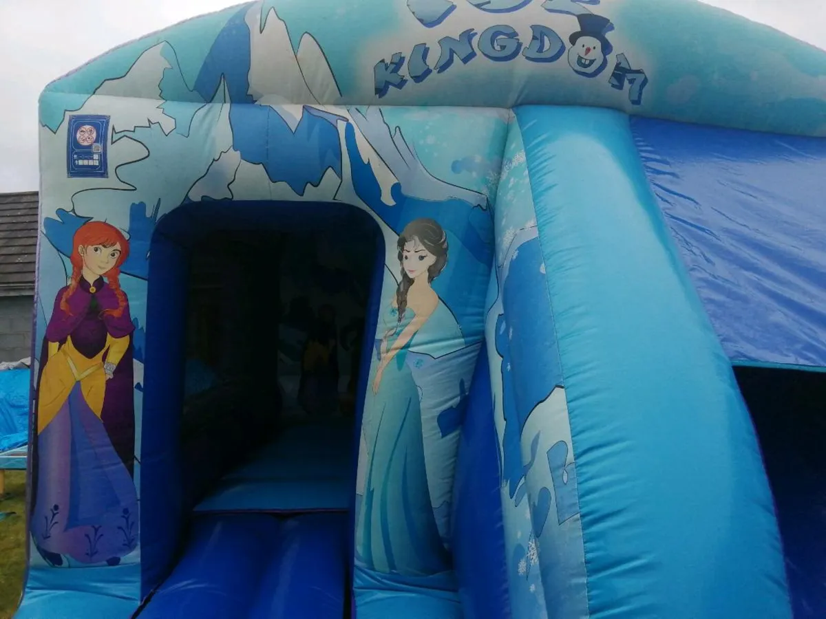 FROZEN Bouncy Castle - Image 3