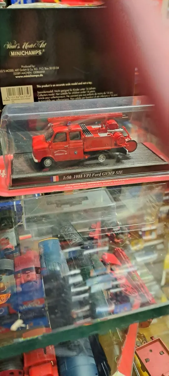 Corgi Atlas Ford Transit Fire Engine - Image 2