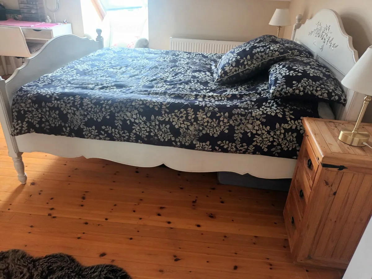 Laura Ashley Style Country King Size Bed Frame - Image 4