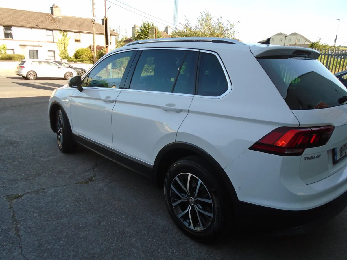 Volkswagen Tiguan 2018 C/L WITH SUN ROOF - Image 3
