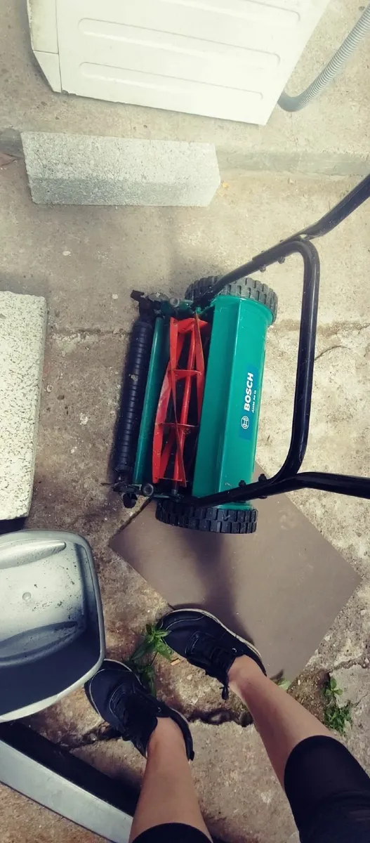 Bosch manual lawnmower - Image 2
