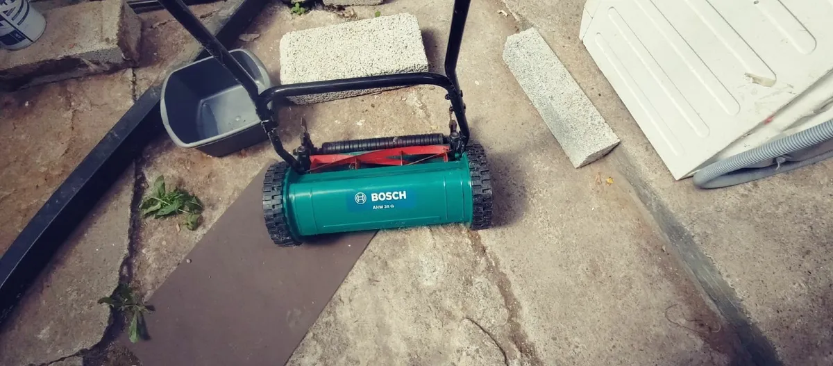 Bosch manual lawnmower - Image 1