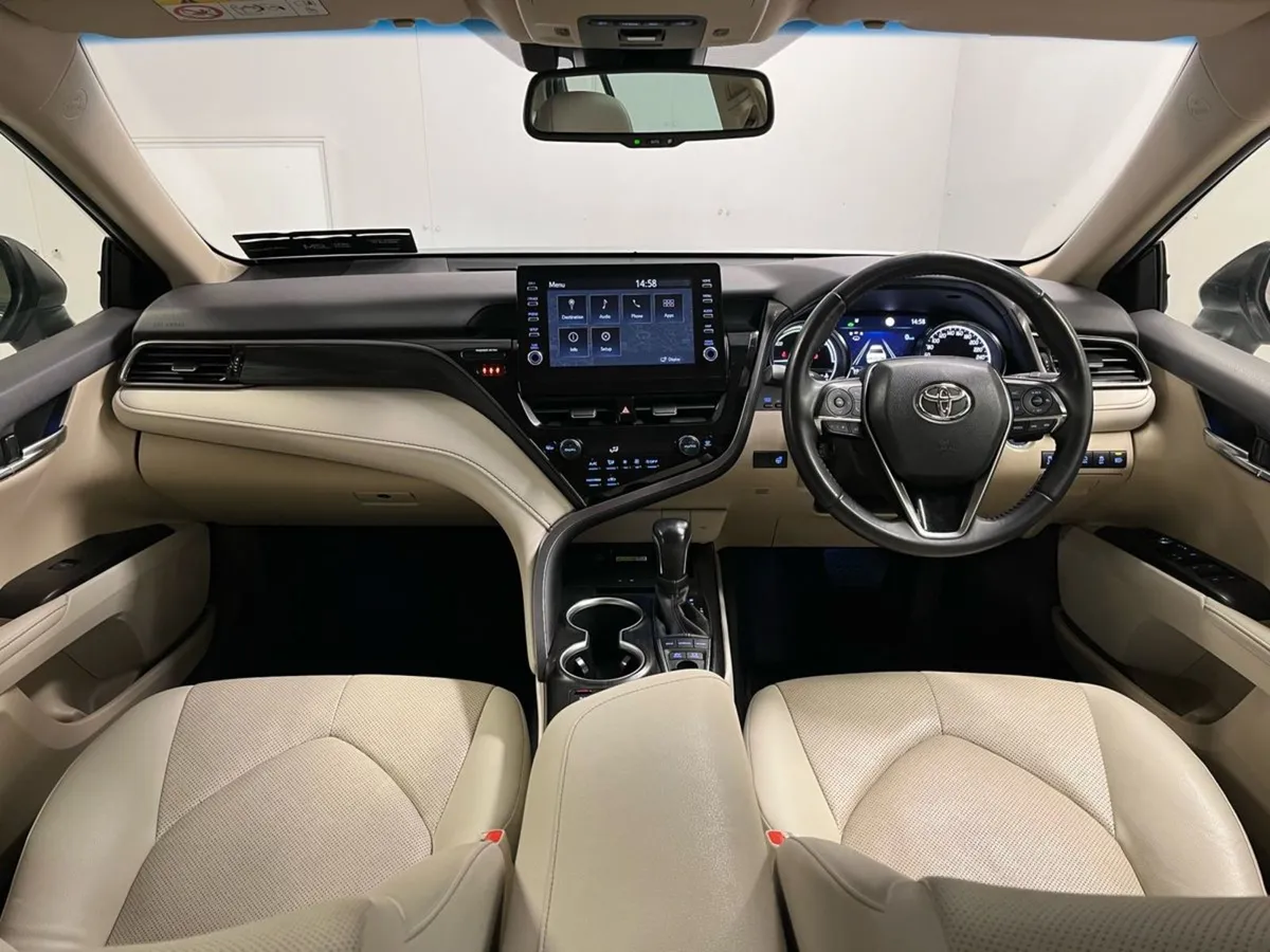 Toyota Camry Platinum Edition 2.5 Hybrid - Revers - Image 4