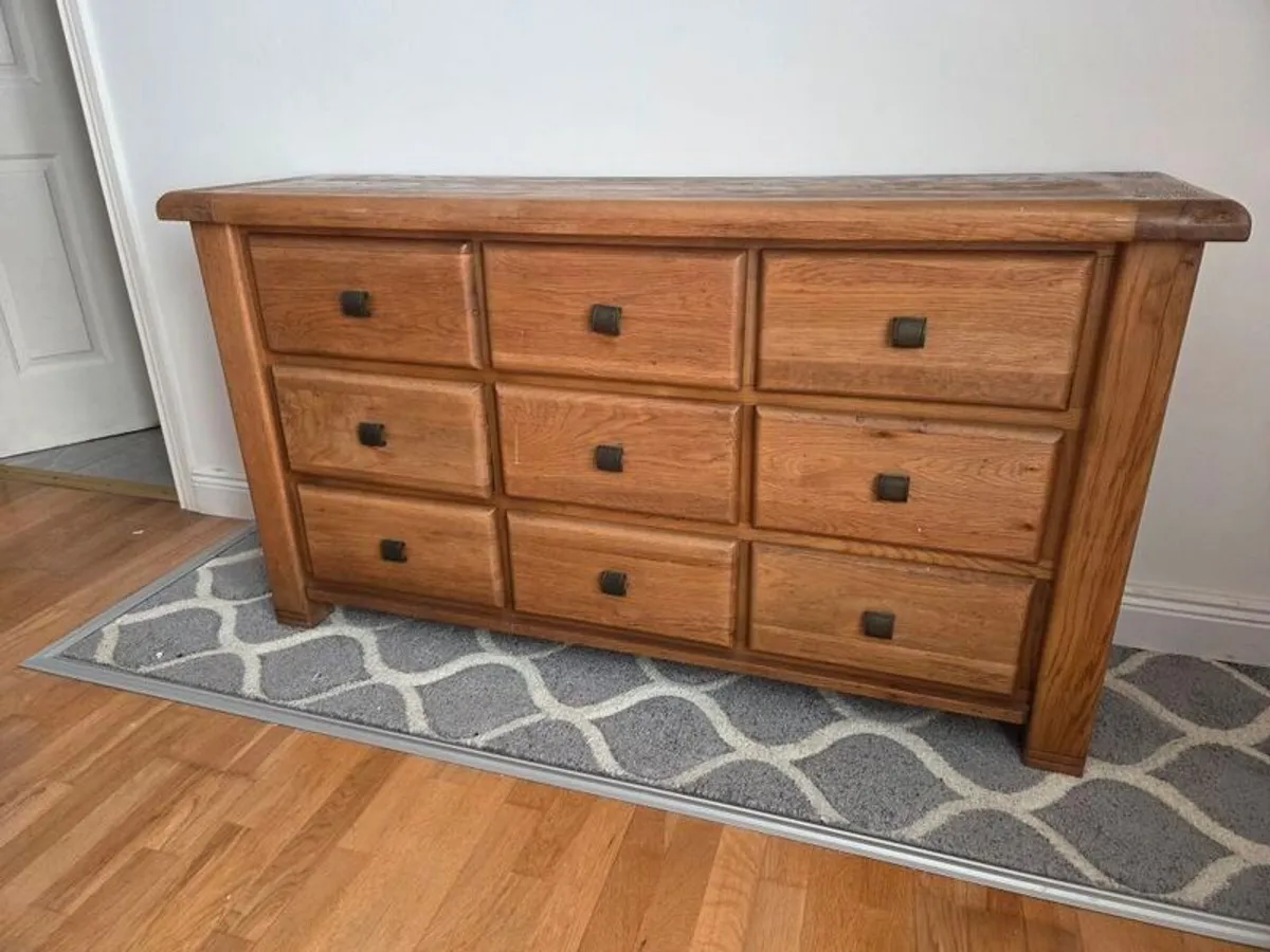 Bedroom chest of drawers - Image 1